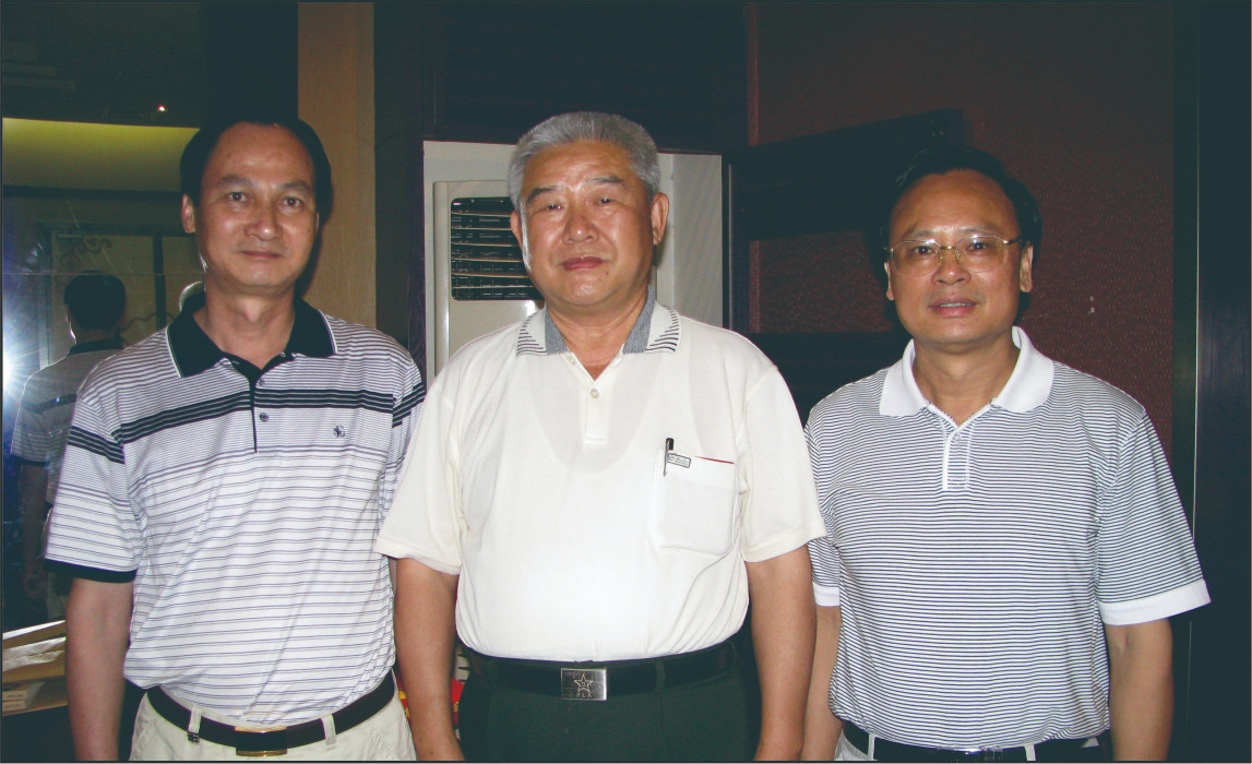 廣西區(qū)發(fā)改委領(lǐng)導(dǎo)陪同中國(guó)人民解放軍總參謀部政治部主任賈雪陽(yáng)軍（照片中）到公司實(shí)地考察，并給予“好安節(jié)電器”高度評(píng)價(jià)